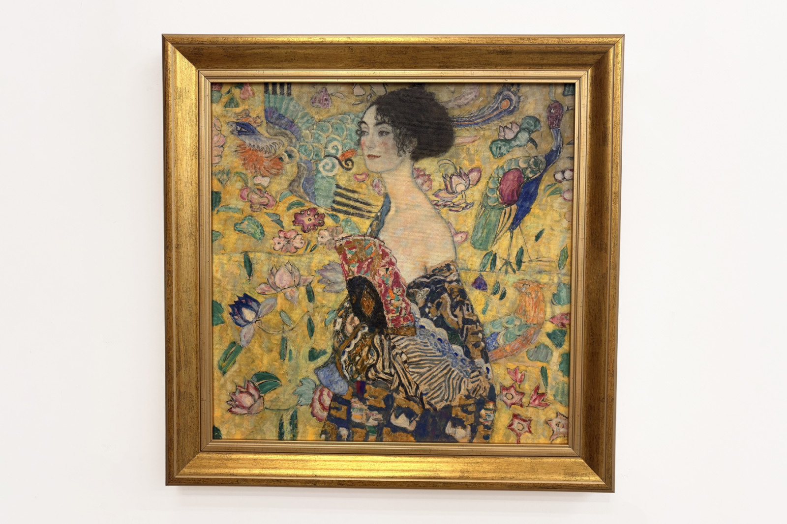 Nainen tuulettimen kanssa - Gustav Klimt