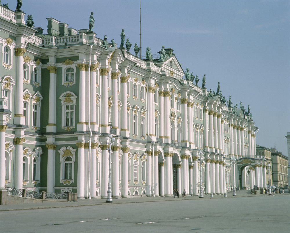 Näkymä Etelä-julkisivulle Palatsiaukiolta, rakennettu 1753-62 tekijältä Bartolomeo Franceso Rastrelli