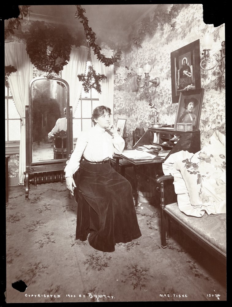 Minnie Maddern Fisken muotokuva, 1903 (hopeagelatiiniprintti) tekijältä Byron Company