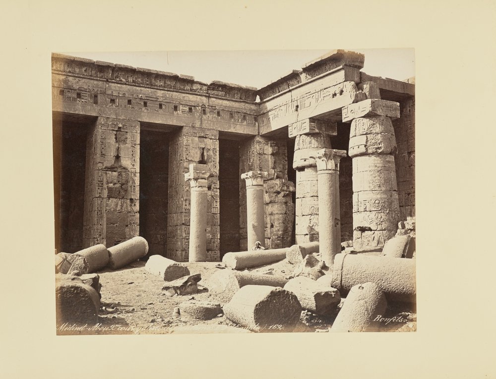 Medinet Habu, 2. piha, Thutmosis I:n pylväskäytävä (Egypti) tekijältä Félix Bonfils