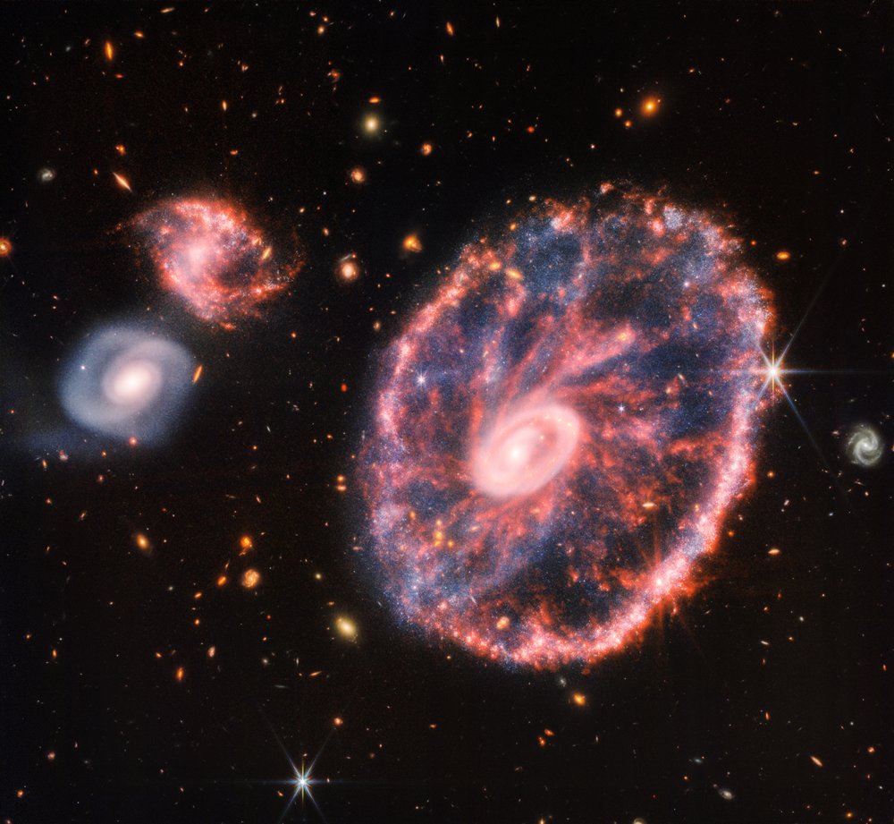 Cartwheel Galaxy (NIRCam ja MIRI yhdistelmäkuva) tekijältä James Webb Space Telescope (NASA)
