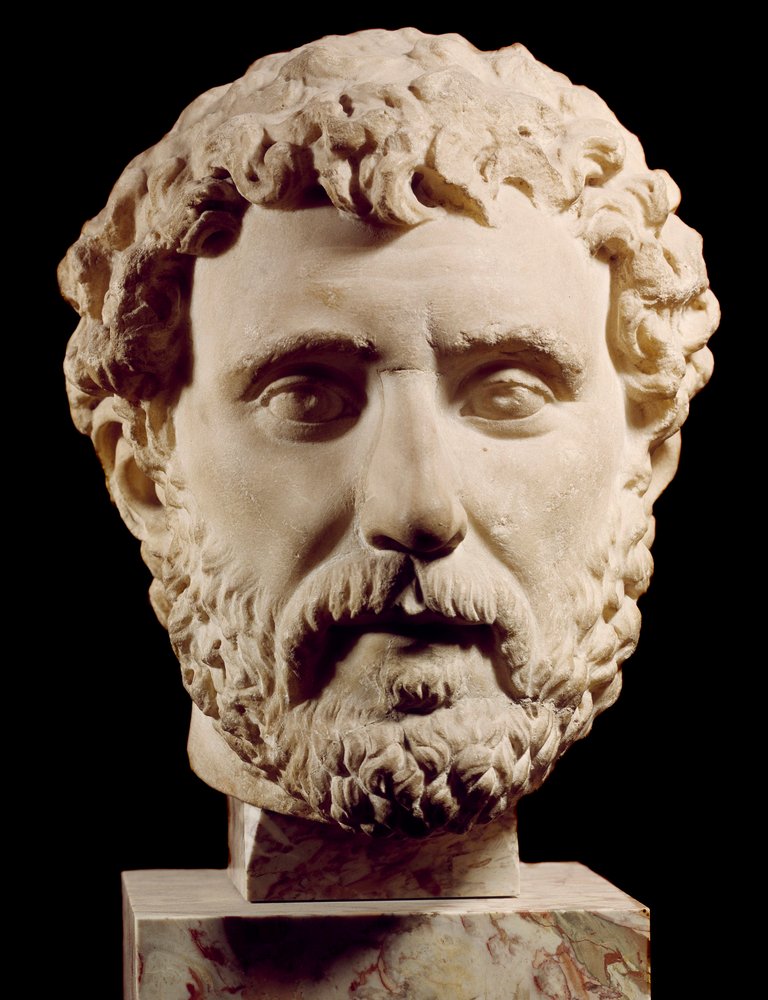 Roomalainen taide: roomalaisen jyrkän Antoninus Piuksen (138-161 jKr) rintakuva Pariisi, Louvre-museo tekijältä Roman