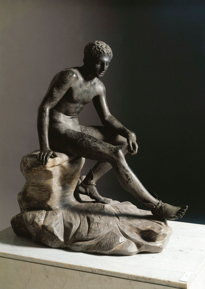 Lepäävä Hermes. Roomalainen pronssiveistos Lysippoksen kreikkalaisen alkuperäisteoksen mukaan. Ercolanosta (Herculaneum). Mitat: 105 cm. Napoli, Museo Archeologico Nazionale tekijältä Roman Roman