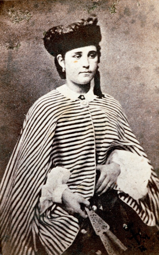 Muotokuva Teresita Garibaldista (1845-1903), italialaisen patriootin ja Risorgimento Giuseppe Garibaldin (1807-1882) sankarin ja hänen ensimmäisen vaimonsa Anitan (1821-1849) tyttärestä. Valokuvauksen yksityinen kokoelma tekijältä Unknown artist