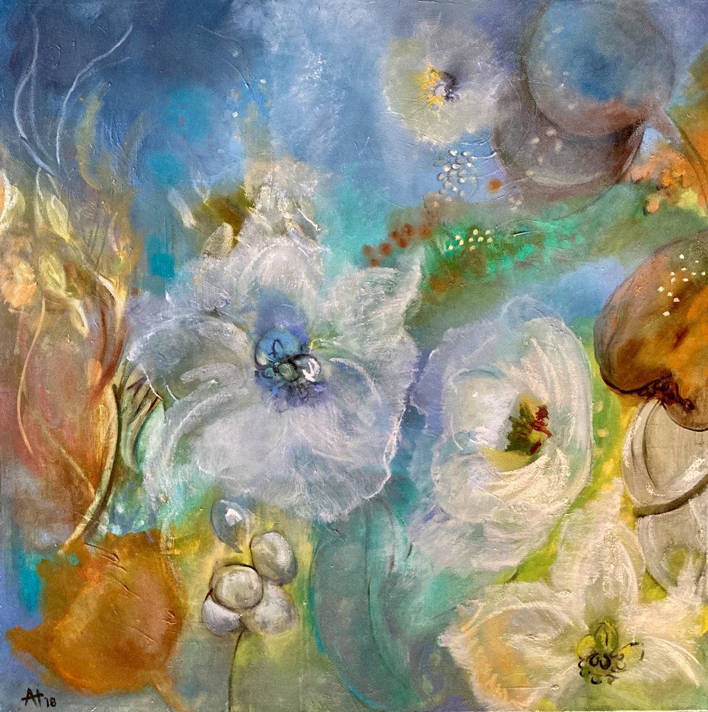 Eteeriset valkoiset kukat tekijältä Alexandra Higgins