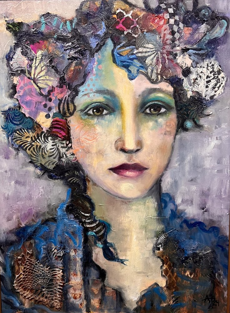 Teksturoitu taideteos: Nainen tekijältä Alexandra Higgins