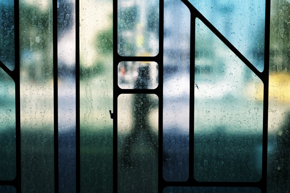 Rainy Glass -katunäkymä tekijältä Ali Ayer
