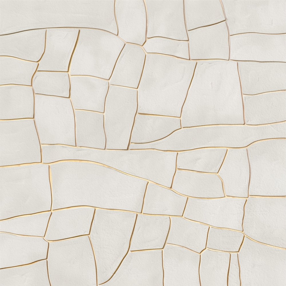 Luonnonvalkoinen kultakuvio tekijältä Alma