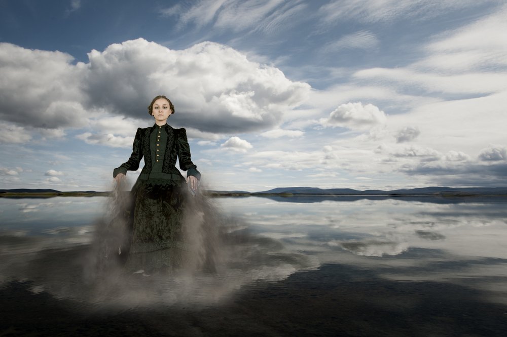 Eteerinen nainen, Still Water tekijältä Christine von Diepenbroek
