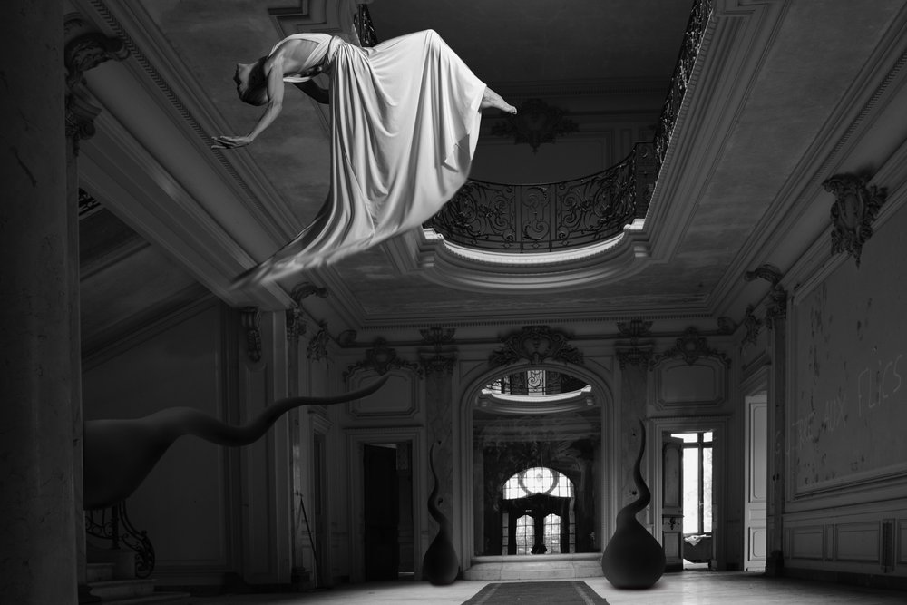 Surrealistinen unelma kelluvasta kartanosta tekijältä Christine von Diepenbroek