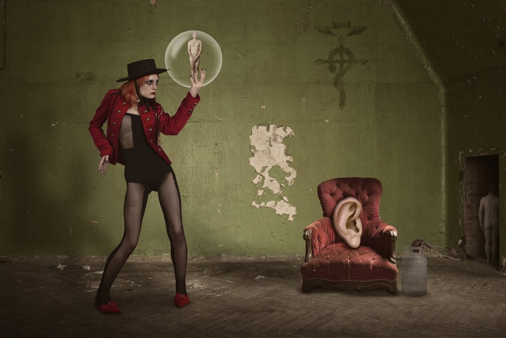 Naisen surrealistinen kupla tekijältä Christine von Diepenbroek