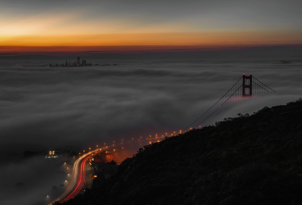 Golden Gate -silta sumuisena yönä tekijältä Chuanxu Ren