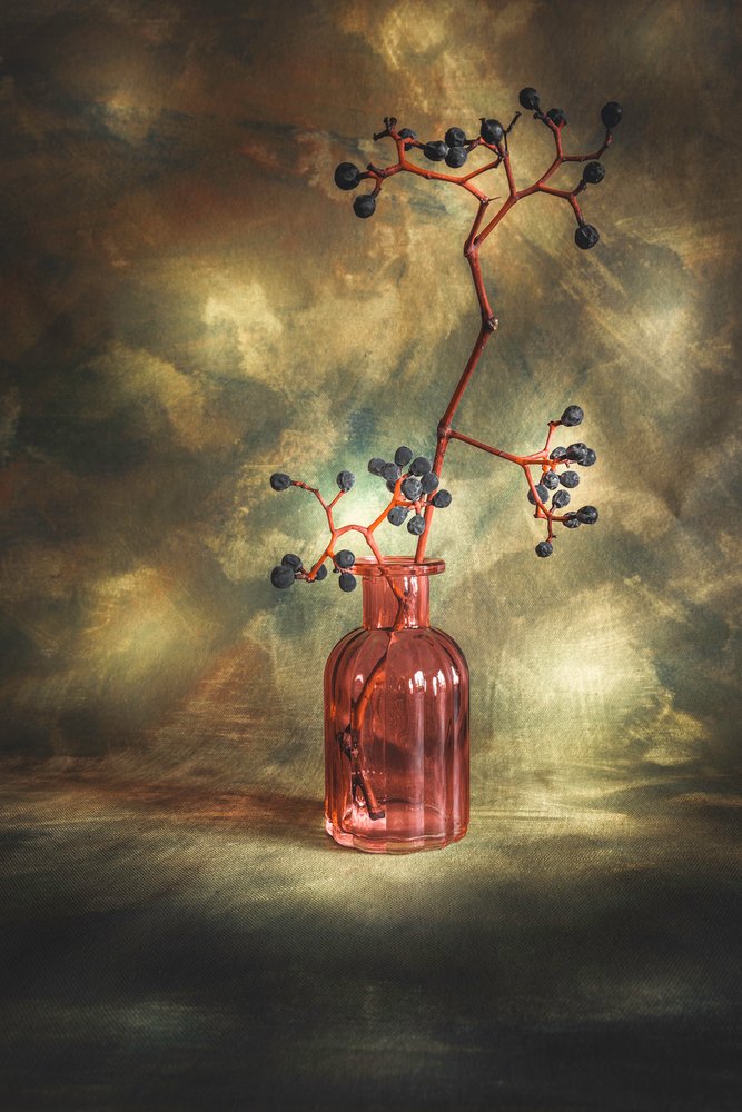 Moody Berries -asetelma tekijältä Cicek Kiral