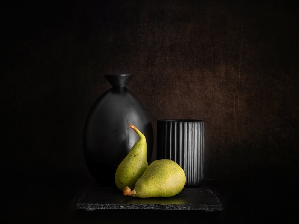 Moody Pears -asetelma tekijältä Cristiano Giani