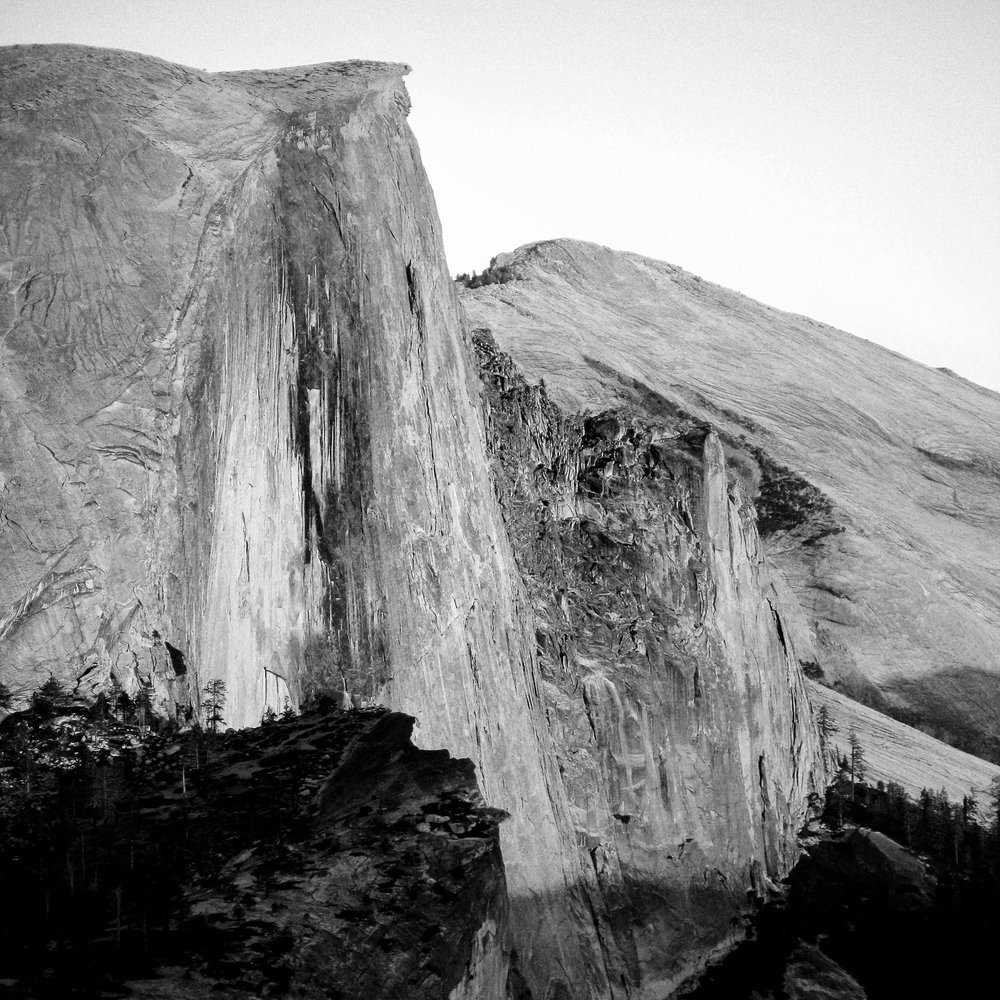 Jättimäiset graniittikalliot tekijältä Gemma Bardot