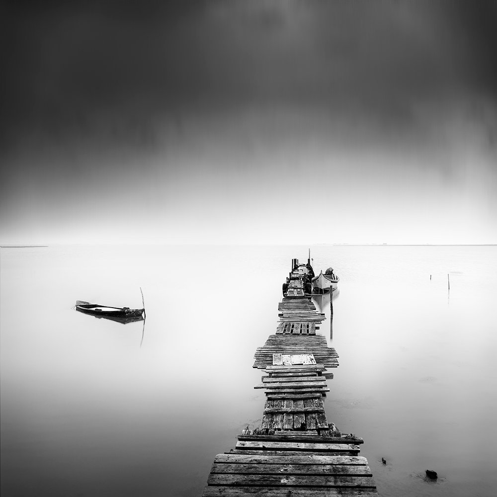 Vanhan laiturin rauhallisuus tekijältä George Digalakis
