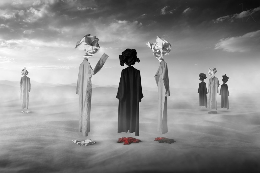 Surrealistiset aavikkohahmot tekijältä Hussain Buhligaha