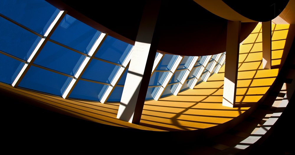 Geometrinen valoarkkitehtuuri tekijältä Igor Bakotic