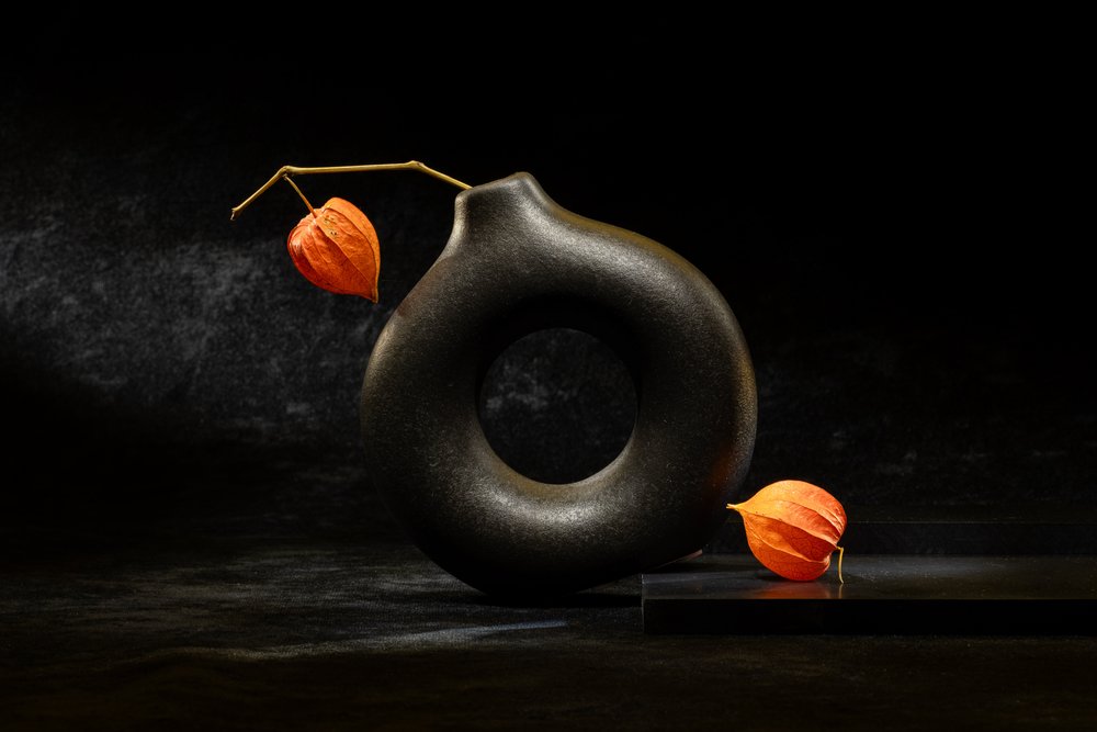 Elegantti tumma asetelma tekijältä Igor Kopcev