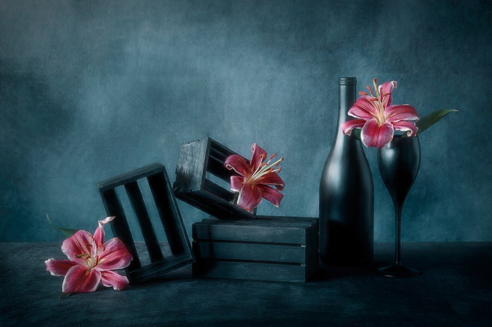Moody Wine ja Lilies tekijältä Lydia Jacobs