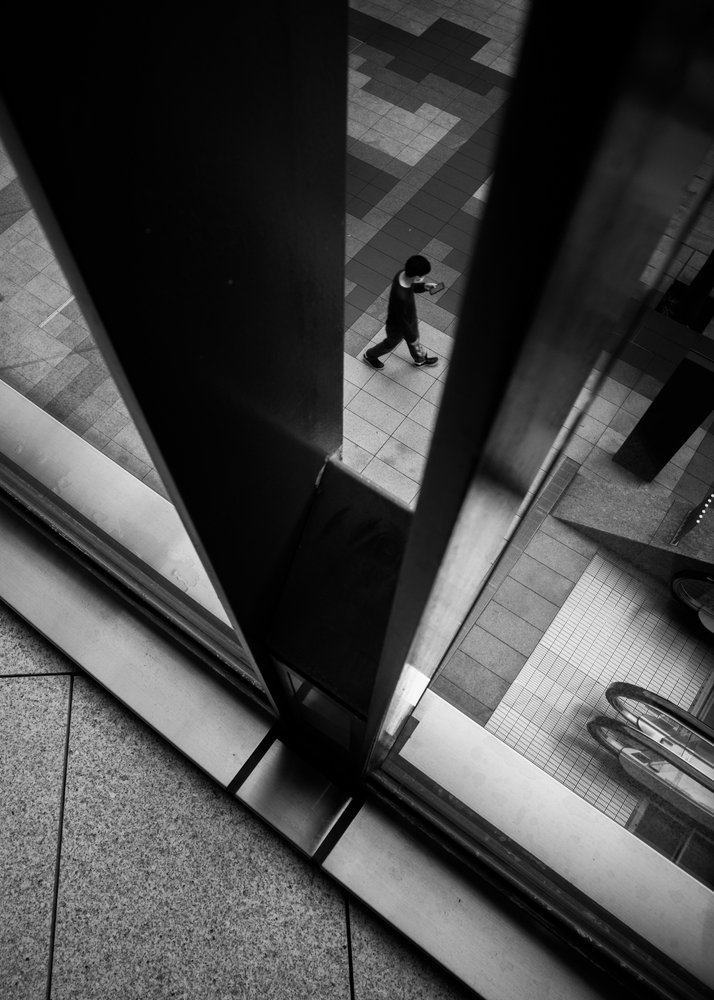 Kehystetty City Walker tekijältä Satoshi Hata