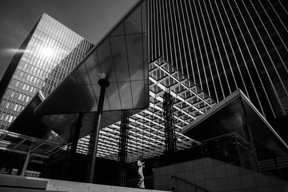 Kaupunkien lasiarkkitehtuuri tekijältä Satoshi Hata
