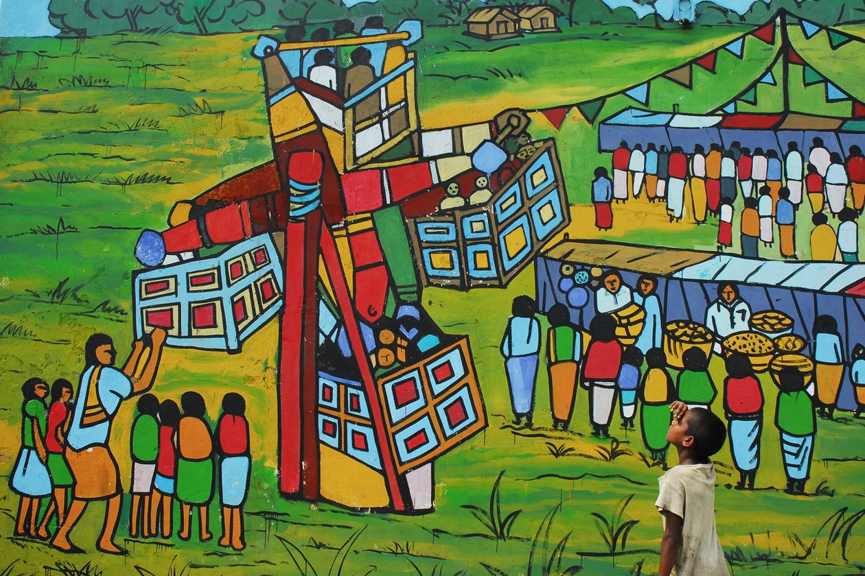 Lapsi näkee seinämaalauksen Sonargaon Folk Art Instituten seinällä Sonargaonissa, Dhakassa, Bangladeshissa. 23. maaliskuuta 2007. tekijältä Unknown