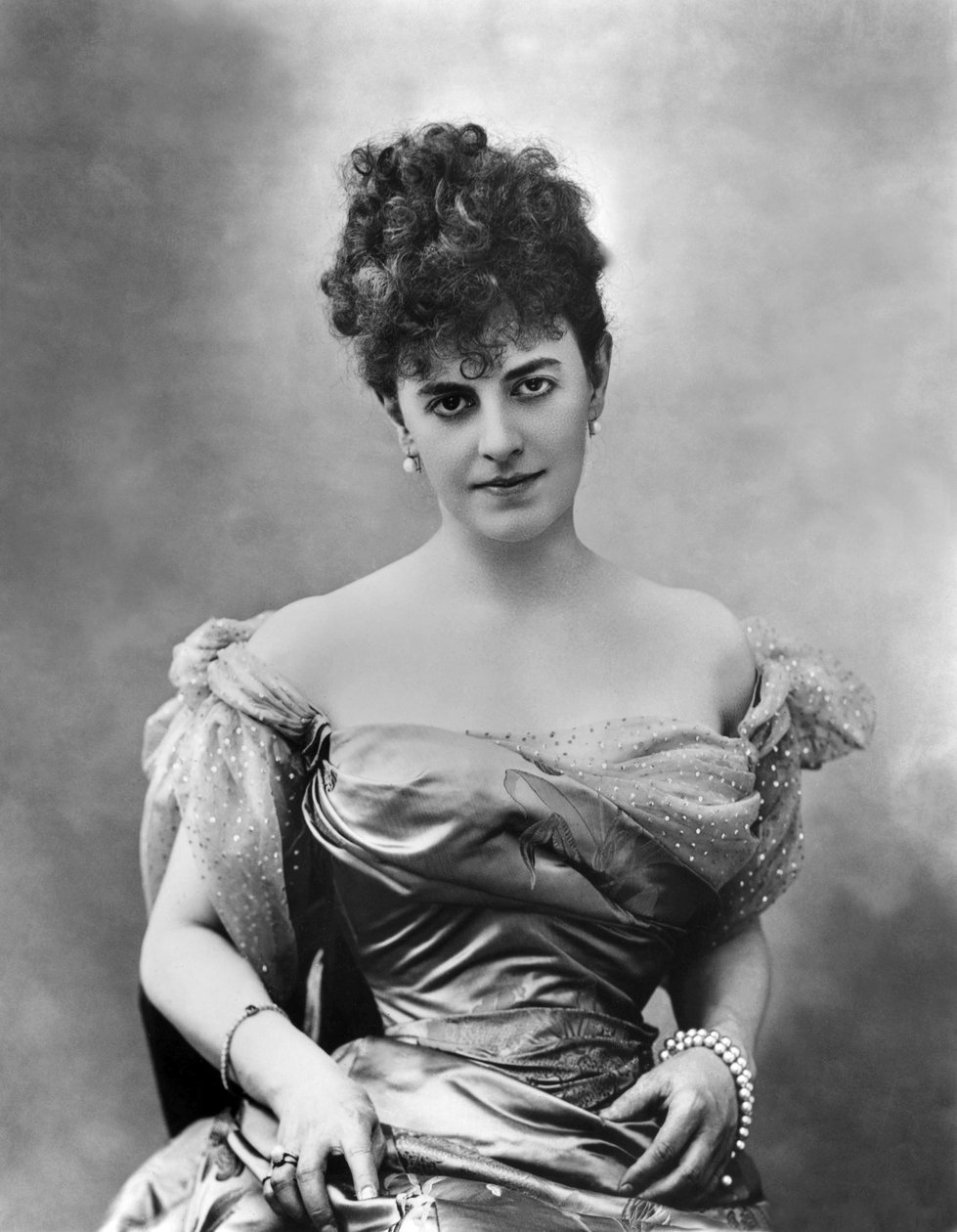 Elisabeth Riquet de Caraman-Chimay, Greffulhen kreivitär (1860-1952), ranskalainen sosialisti ja aristokraatti. Kuvannut Nadar, täällä 30. toukokuuta 1895 tekijältä Unknown