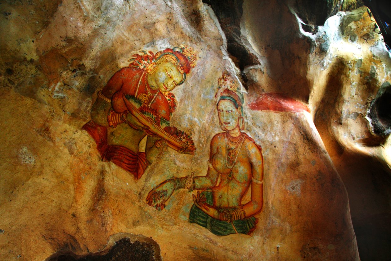 Freskot Sigiriya Rockin seinällä Matalen alueella Sri Lankassa. Tämä 370 metriä korkea muinaisen tulivuoren laavakumpu on kuuluisa linnoitettu palatsikompleksista, joka rakennettiin kuningas K:n hallituskaudella. tekijältä Unknown