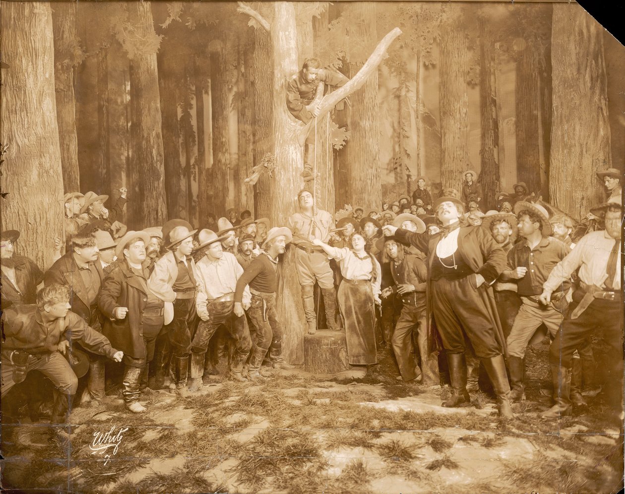 Kohtaus Puccinin (1858-1924) elokuvasta La fanciulla del West, 1910 (seepiakuva) tekijältä Unknown