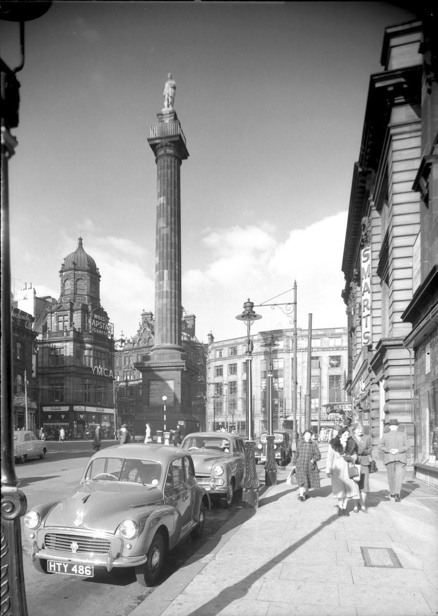 Näkymä pitkin Grey Streetiä kohti Greys Monumenttia, Newcastle upon Tyne, lokakuu 1955 (svetokuva). tekijältä Unbekannt Unbekannt