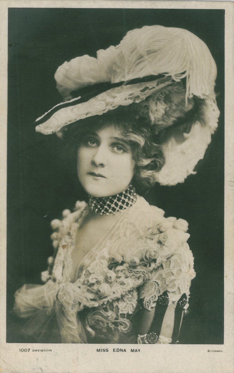 Lavan julkkikset: Miss Edna May, n. 1903-08 tekijältä English Photographer