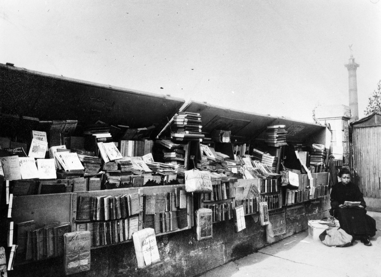 Bouquiniste Seinen varrella Pariisissa, noin 1900. tekijältä French Photographer