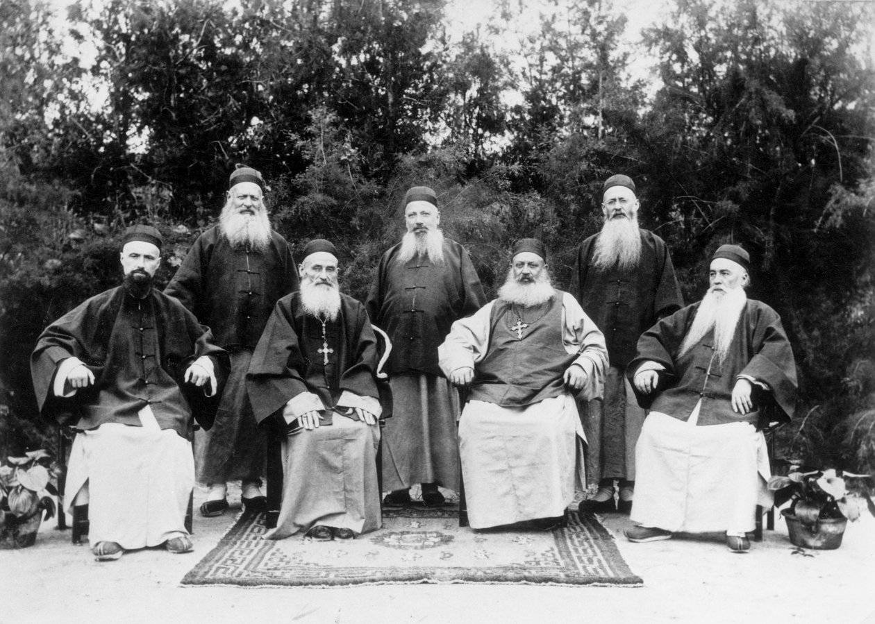 Jesuiitat lähetystyöstä Kiinassa, n. 1900 tekijältä French Photographer