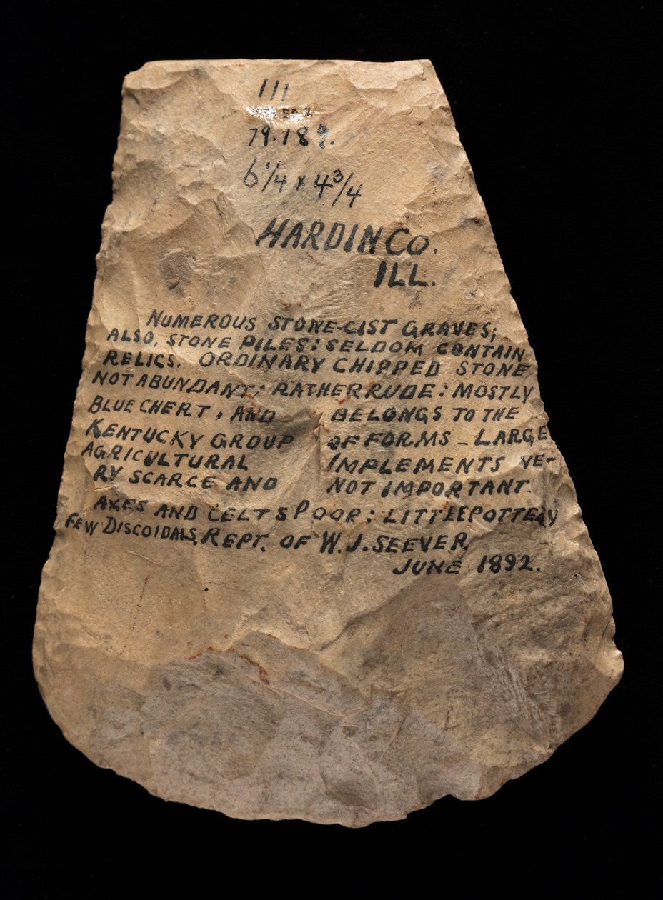 Mississippian levenevä kuopan terä Mill Creekin chertista. Tämä esine on kerätty Hardinin piirikunnassa, Illinoisissa tekijältä Unknown