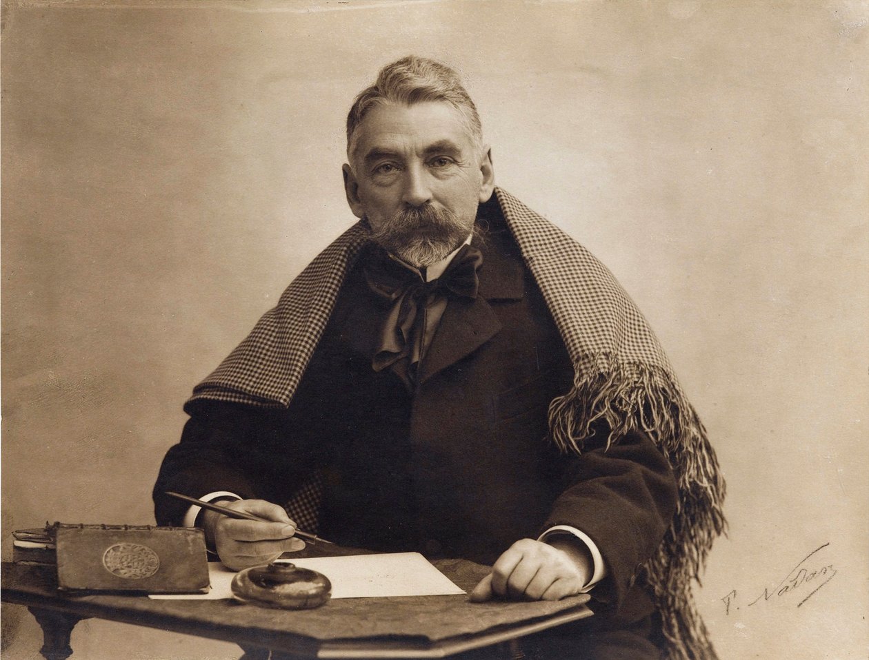 Stephane Mallarmen (1842-1898) muotokuva, kirjoittanut Nadar, Gaspard-Felix (1820-1910). Albumin valokuva tekijältä Nadar