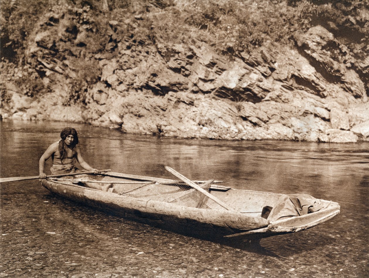 Yurok korsukanootissaan tekijältä Unknown