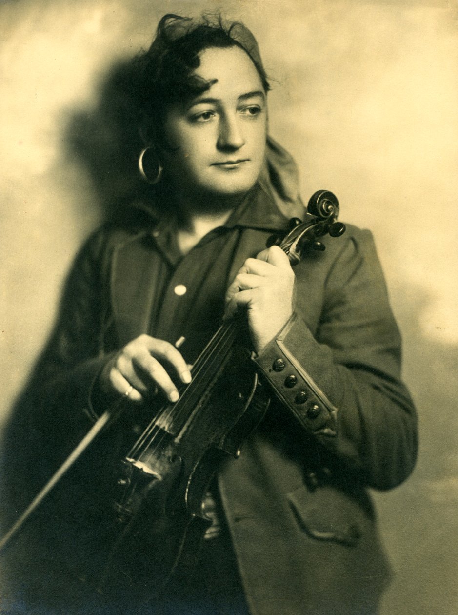Alfred Gill pitelee viulua, n. 1933 tekijältä Unknown