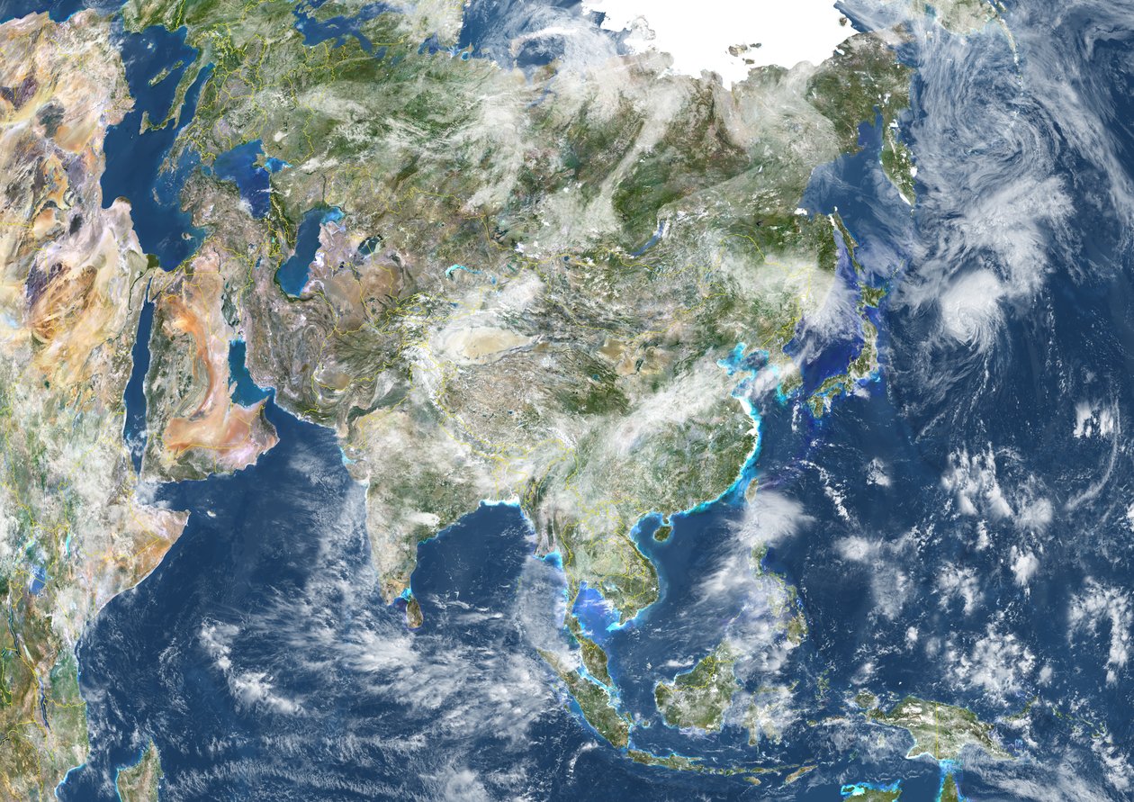 Aasia maiden rajoilla ja pilvipeitto, todellinen värillinen satelliittikuva tekijältä Unknown