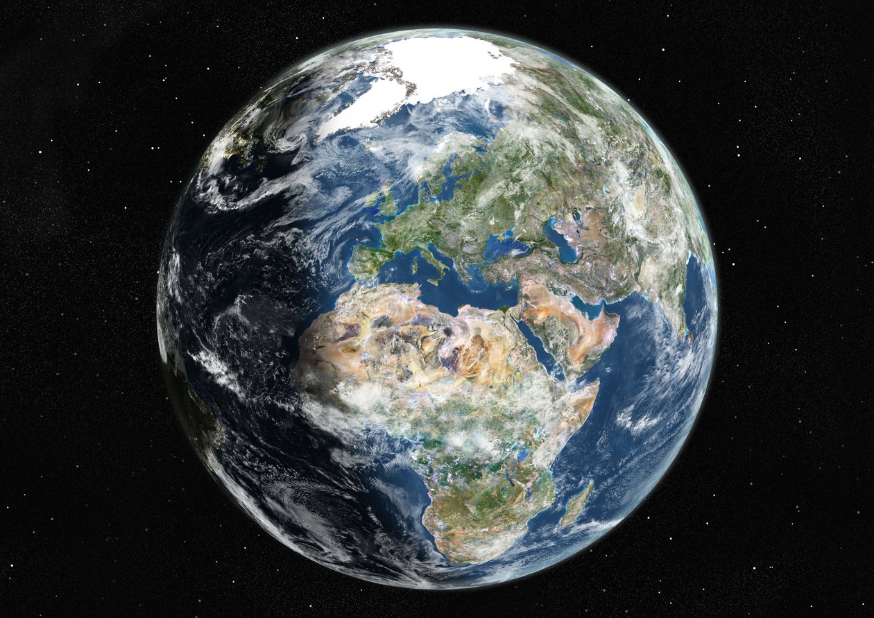 Maailmapallo keskitetty Eurooppaan ja Afrikkaan, tosi värillinen satelliittikuva tekijältä Unknown