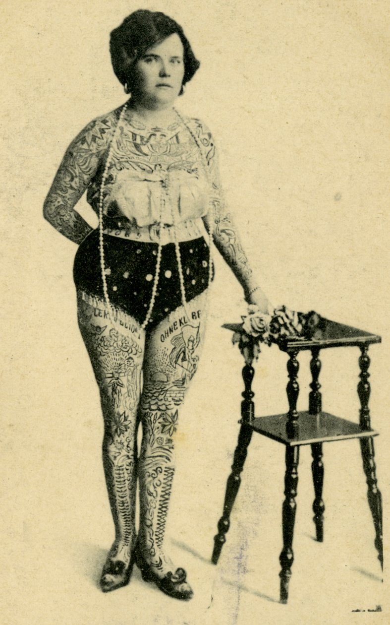 Muotokuva Anne Frankista, tatuoidusta naisesta, n. 1910 tekijältä Unknown