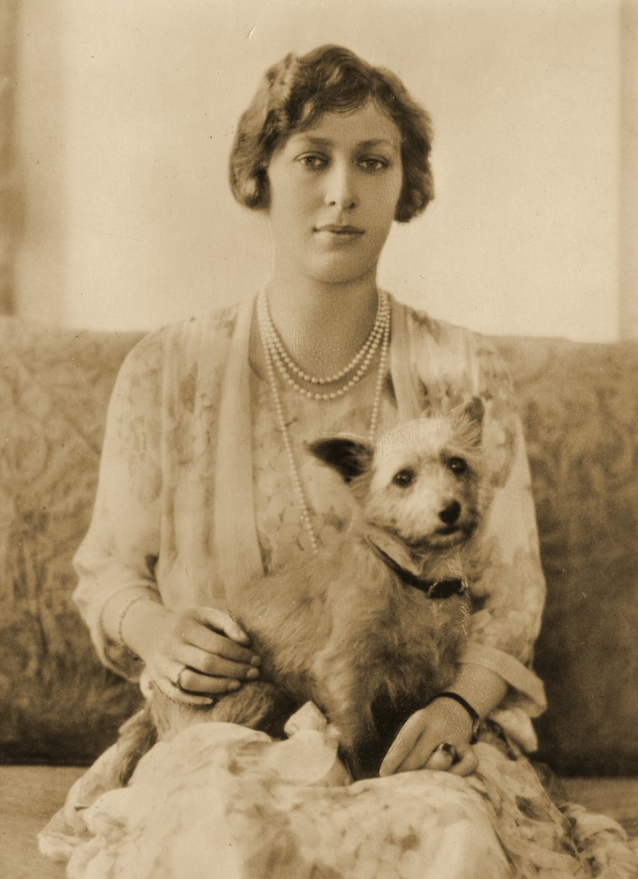 Prinsessa Mary ja hänen koiransa c. 1920 tekijältä Unknown