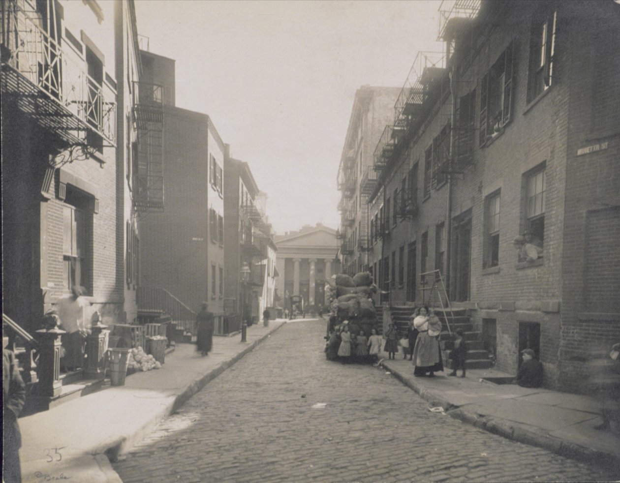 Katukuvaus, Greenwich Village, New York, 1916-20 tekijältä American Photographer