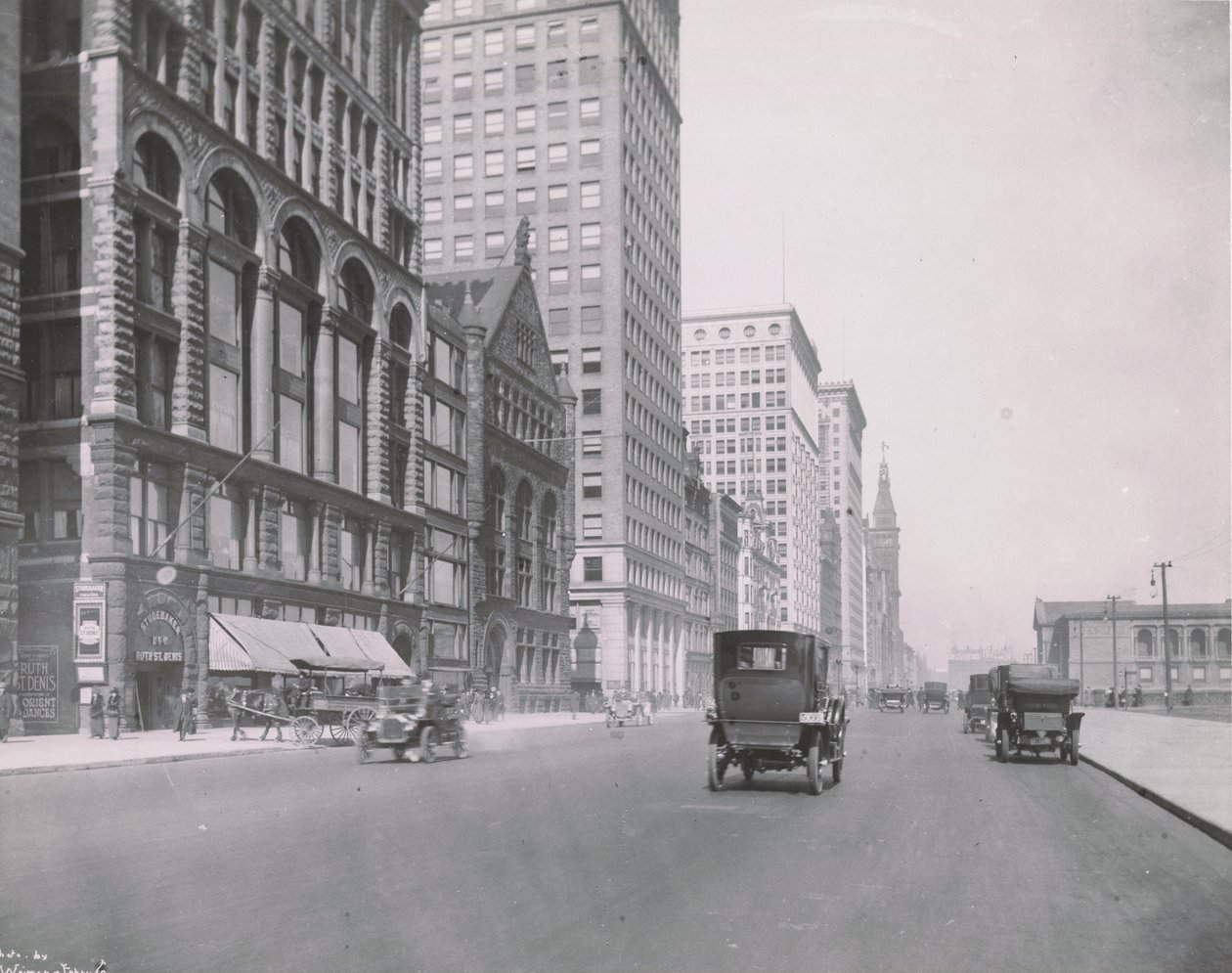 Näkymä Michigan Avenuelle, Chicagossa, kongressista pohjoiseen, 1911 tekijältä American Photographer