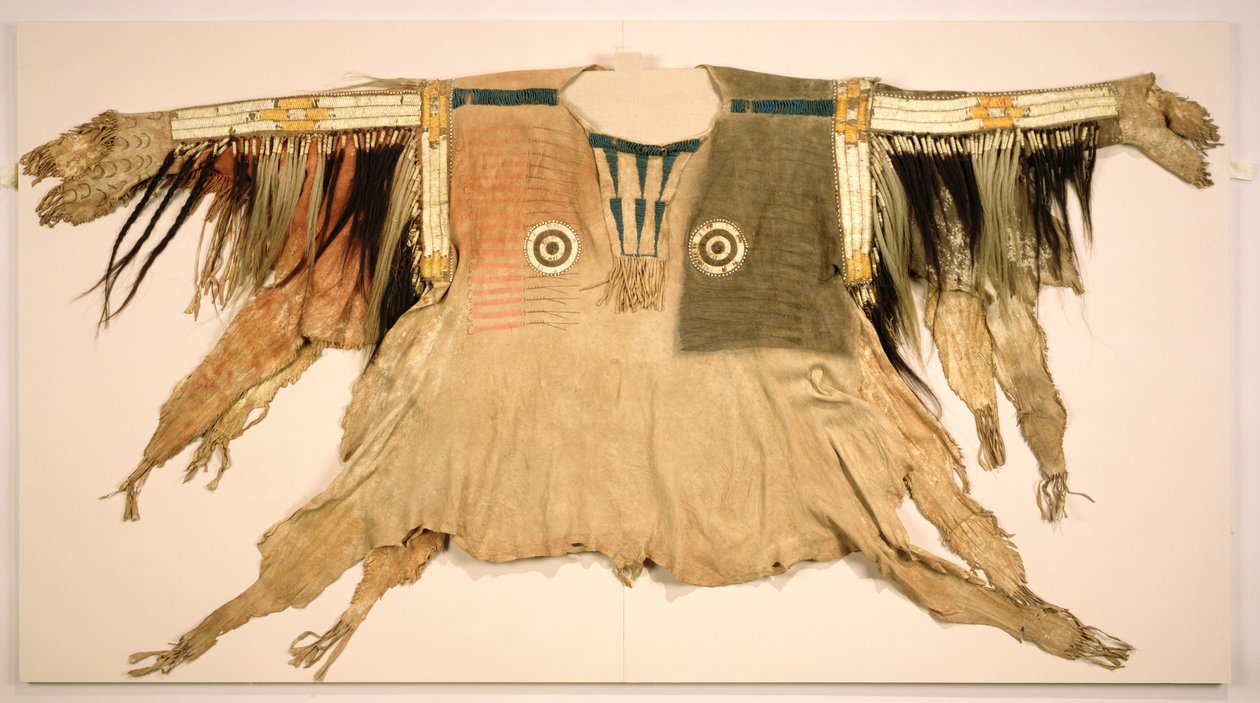 Chiefs War Dress -paita, Sioux, Yantonai, 1801-33 tekijältä American School