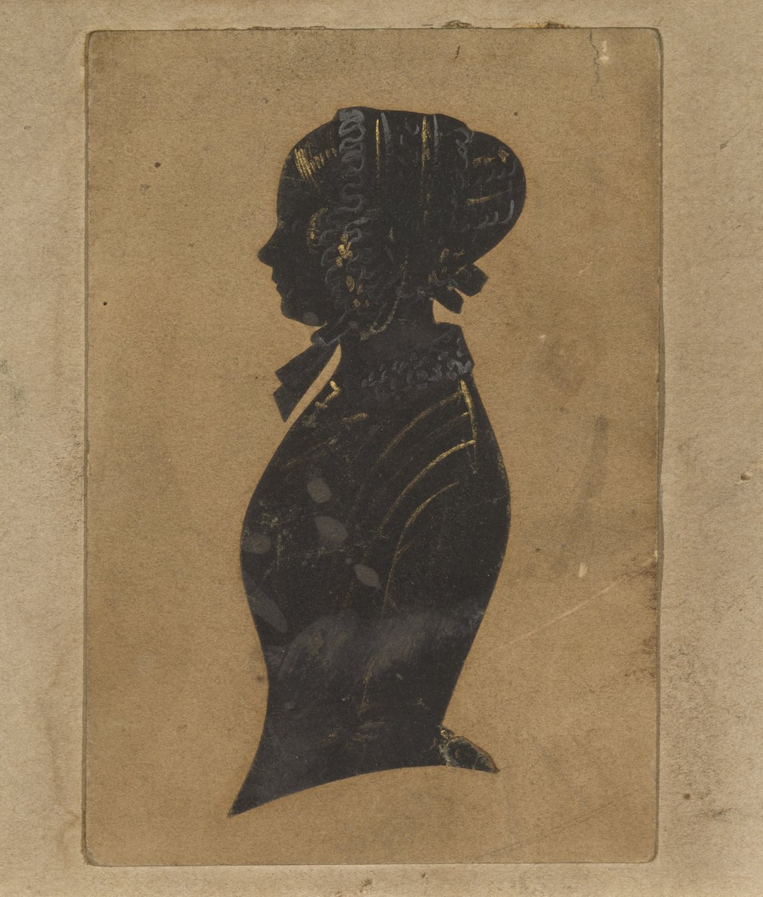 Naisen siluetti, n. 1800-1850 (musta paperi kullatuilla korostuksilla) tekijältä American School