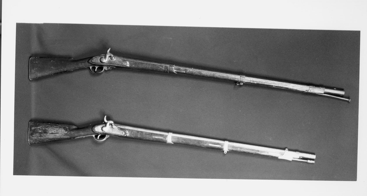 Kaksi muskettia, joita John Browns -miehet käyttivät Harpers Ferryllä, valmistaja virginialainen valmistaja, 1812 tekijältä American School