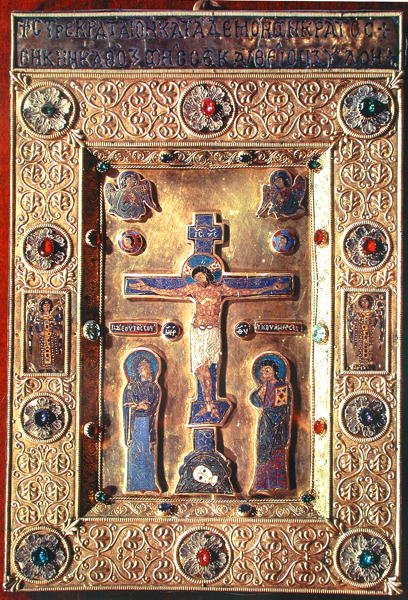 Kiltti, joka kuvaa ristiinnaulitsemista Neitsyt Marian ja Pyhän Johannes Kastajan kanssa (kulta, emali ja jalokivet) tekijältä Byzantine