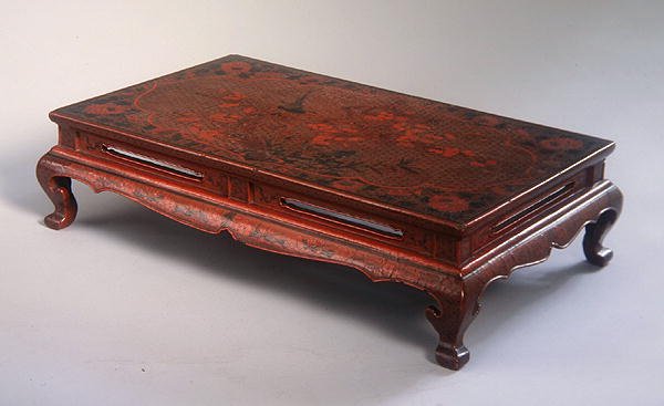 Kang Table (lakattu puu) (katso myös 272136) tekijältä Chinese School