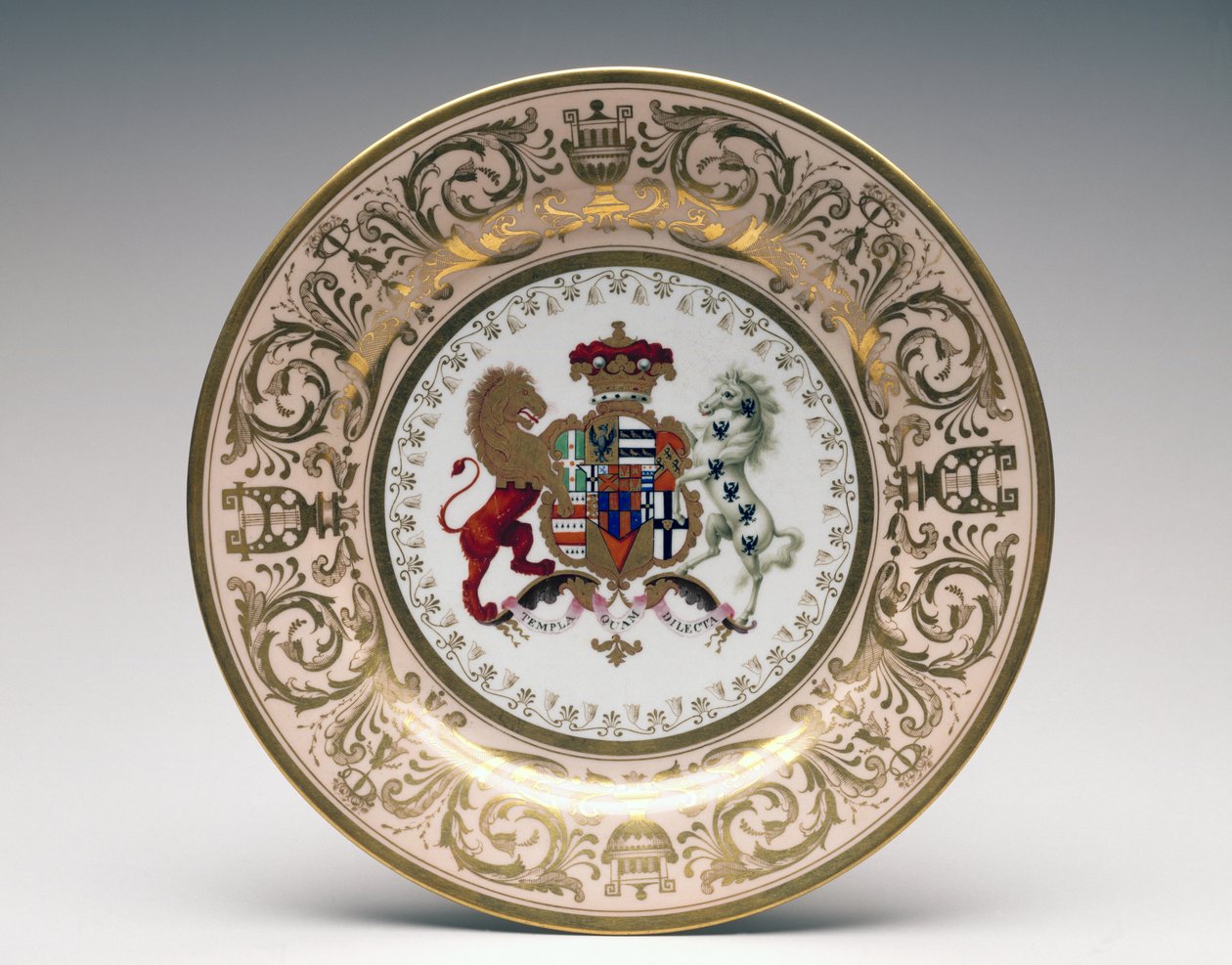 Stowe Servicen lautanen, Worcester Porcelain, valmistaja Flight, Barr and Barr, n. 1813 (pehmeäpasta-posliini) tekijältä English School